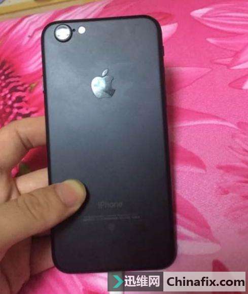 网友iPhone6s魔改iPhone7,这次黑的太美!